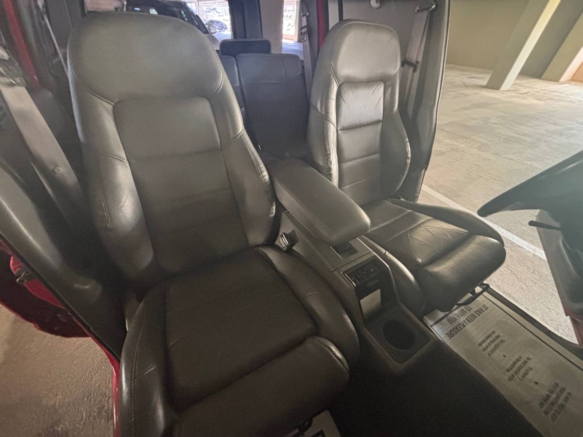 Ford-explorer-xlt-4x4-one-owner-70k-miles-1981-red-2