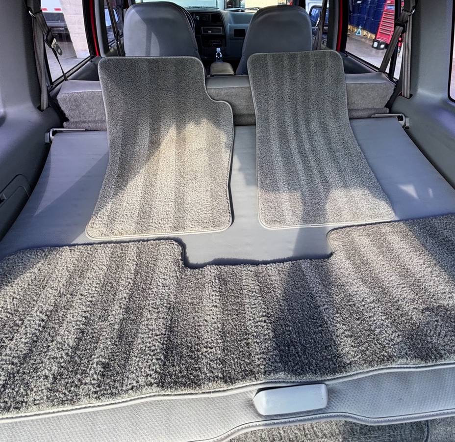 Ford-explorer-xlt-4x4-one-owner-70k-miles-1981-red-4
