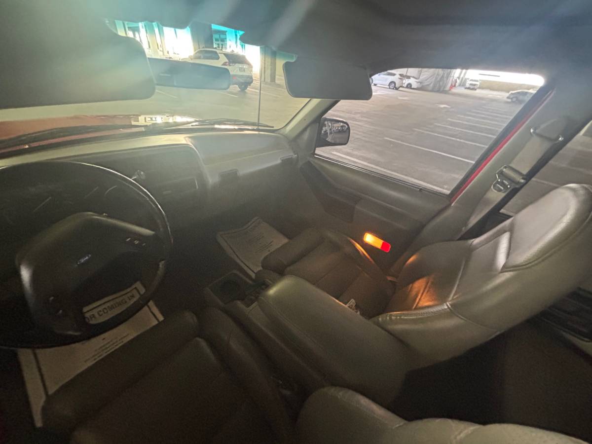 Ford-explorer-xlt-4x4-one-owner-70k-miles-1981-red-6