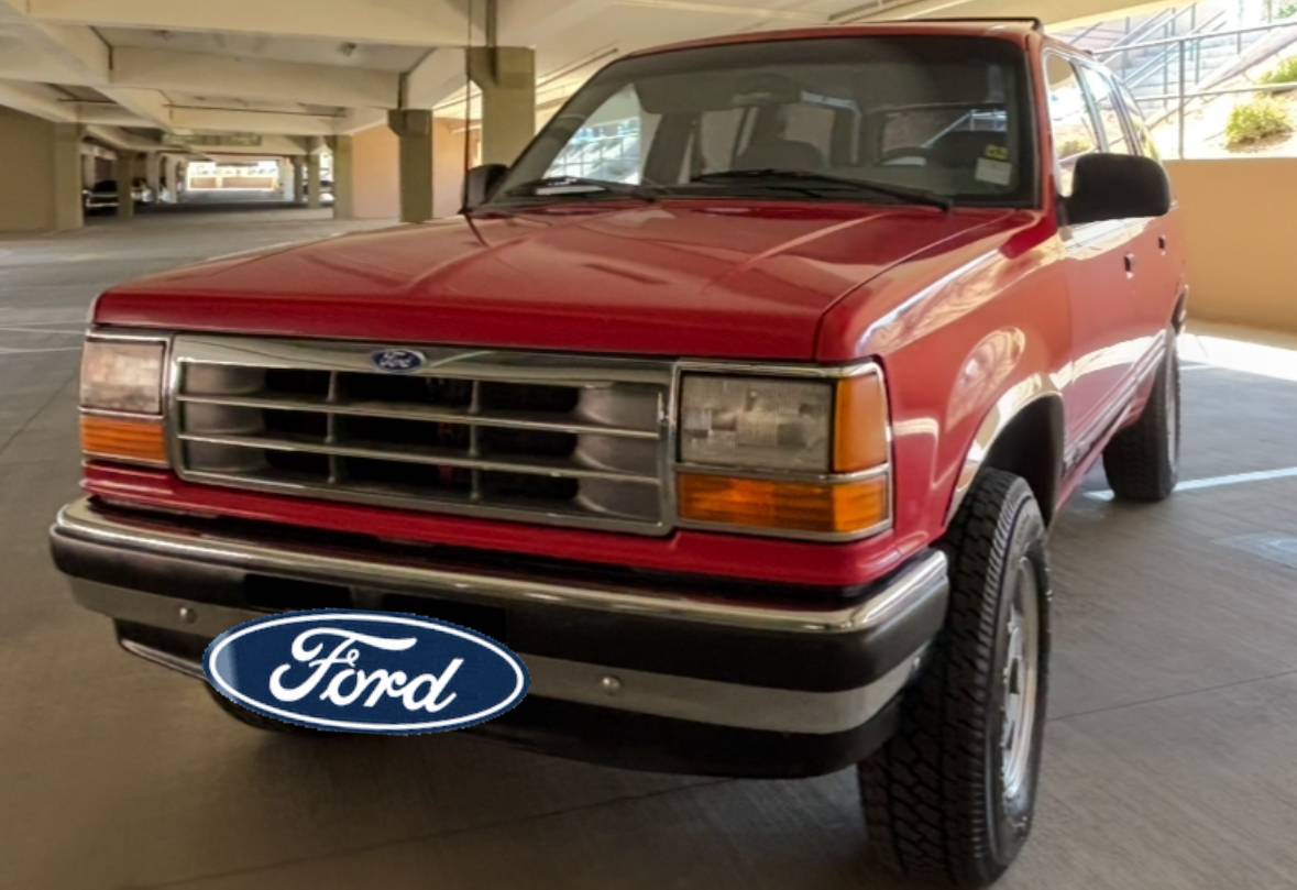 Ford-explorer-xlt-4x4-one-owner-70k-miles-1981-red