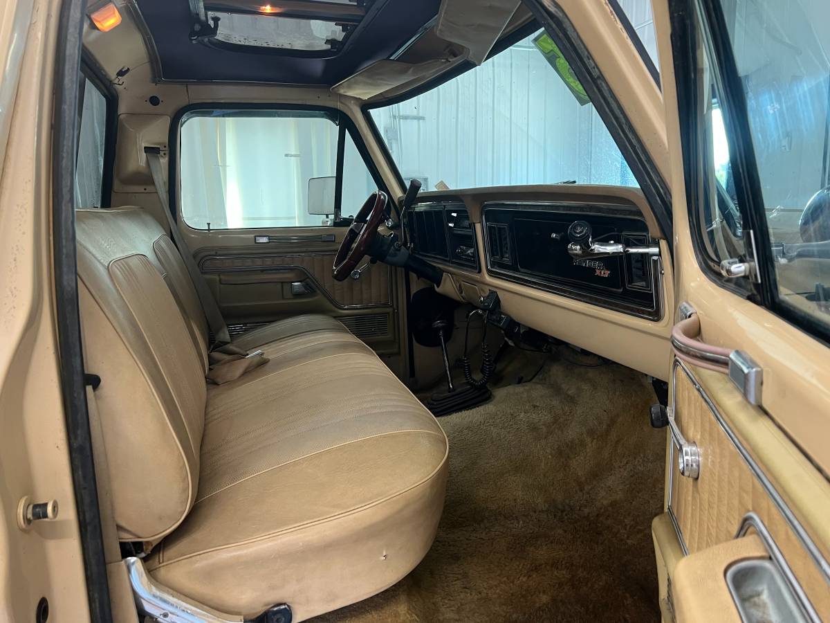 Ford-f-150-1977-custom-10