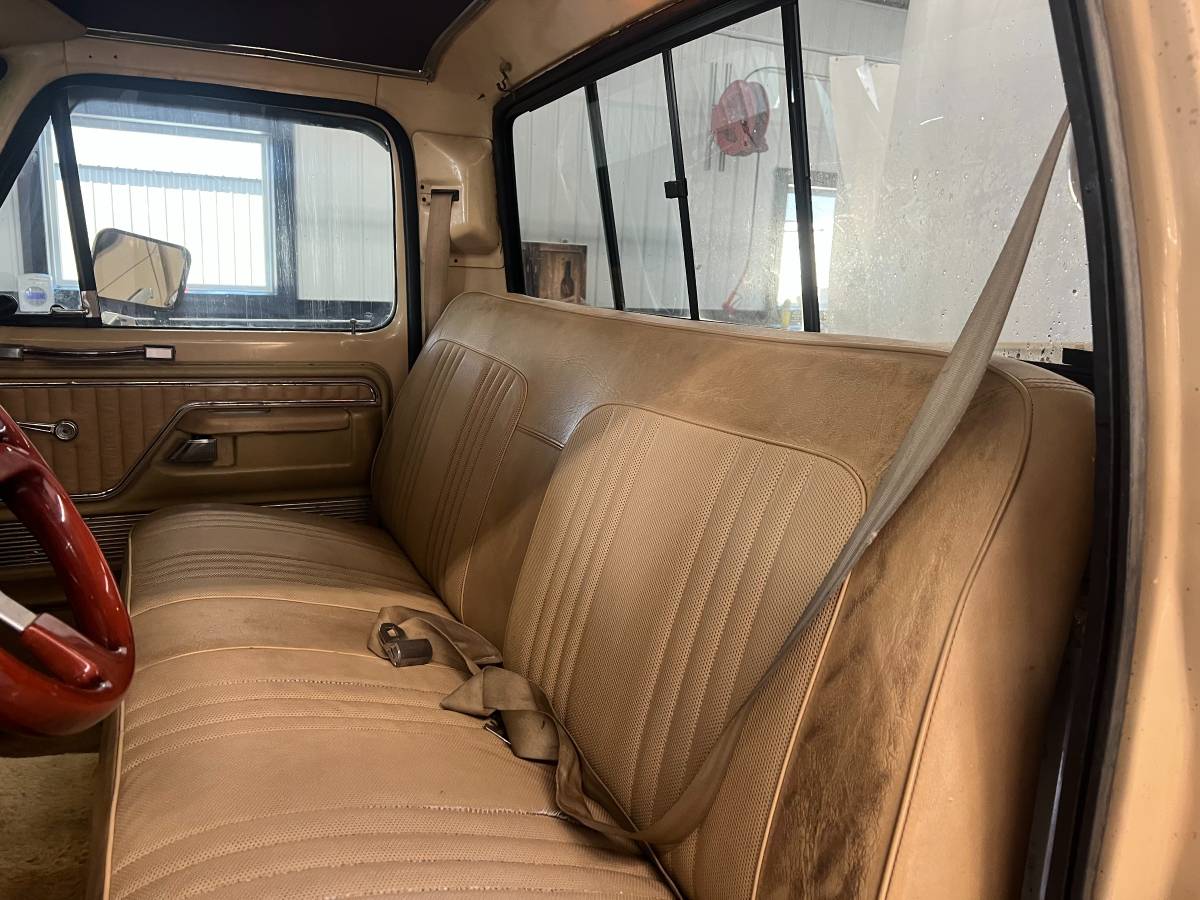 Ford-f-150-1977-custom-9