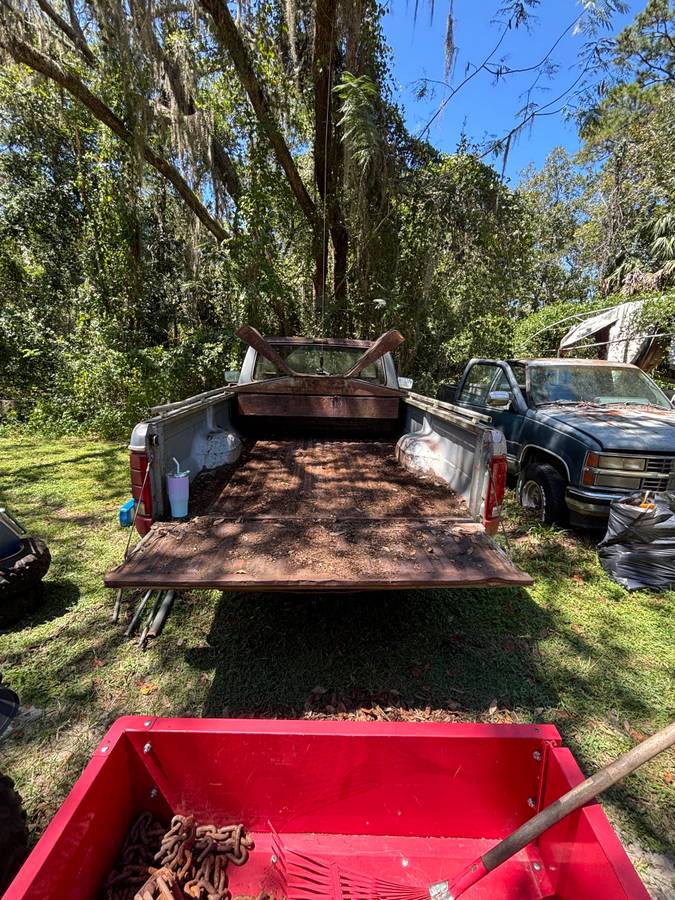 Ford-f-150-1983-red-2