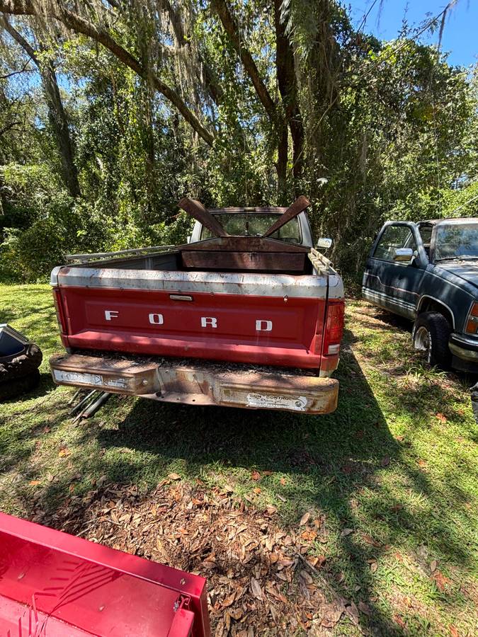 Ford-f-150-1983-red-3