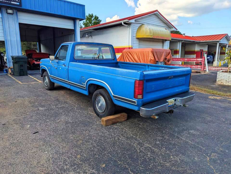 Ford-f-150-1984-blue-1