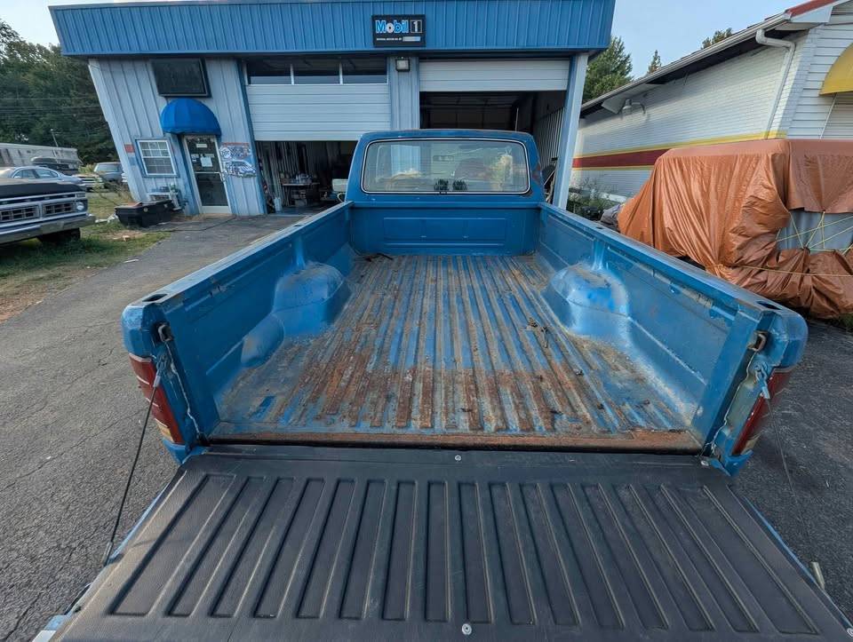 Ford-f-150-1984-blue-10
