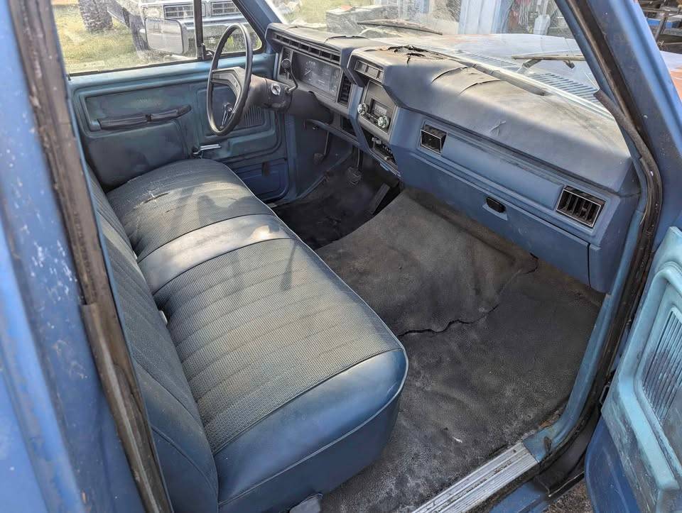 Ford-f-150-1984-blue-13
