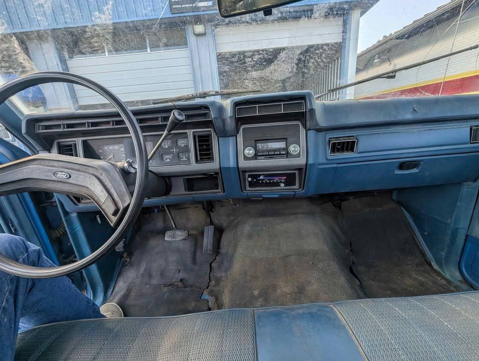 Ford-f-150-1984-blue-14