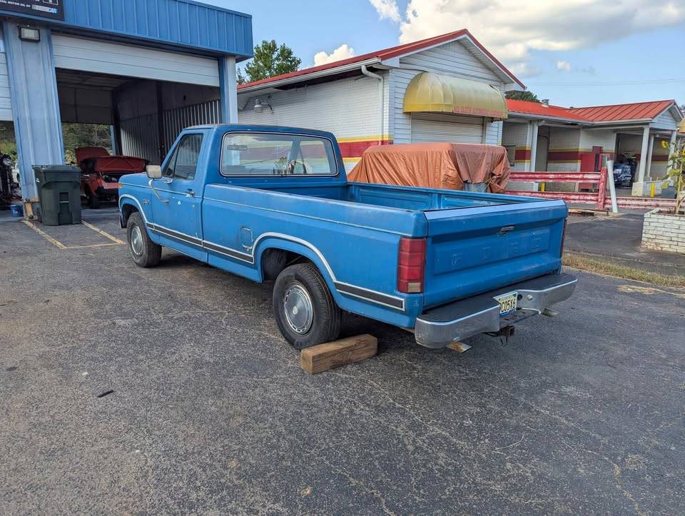 Ford-f-150-1984-blue-3