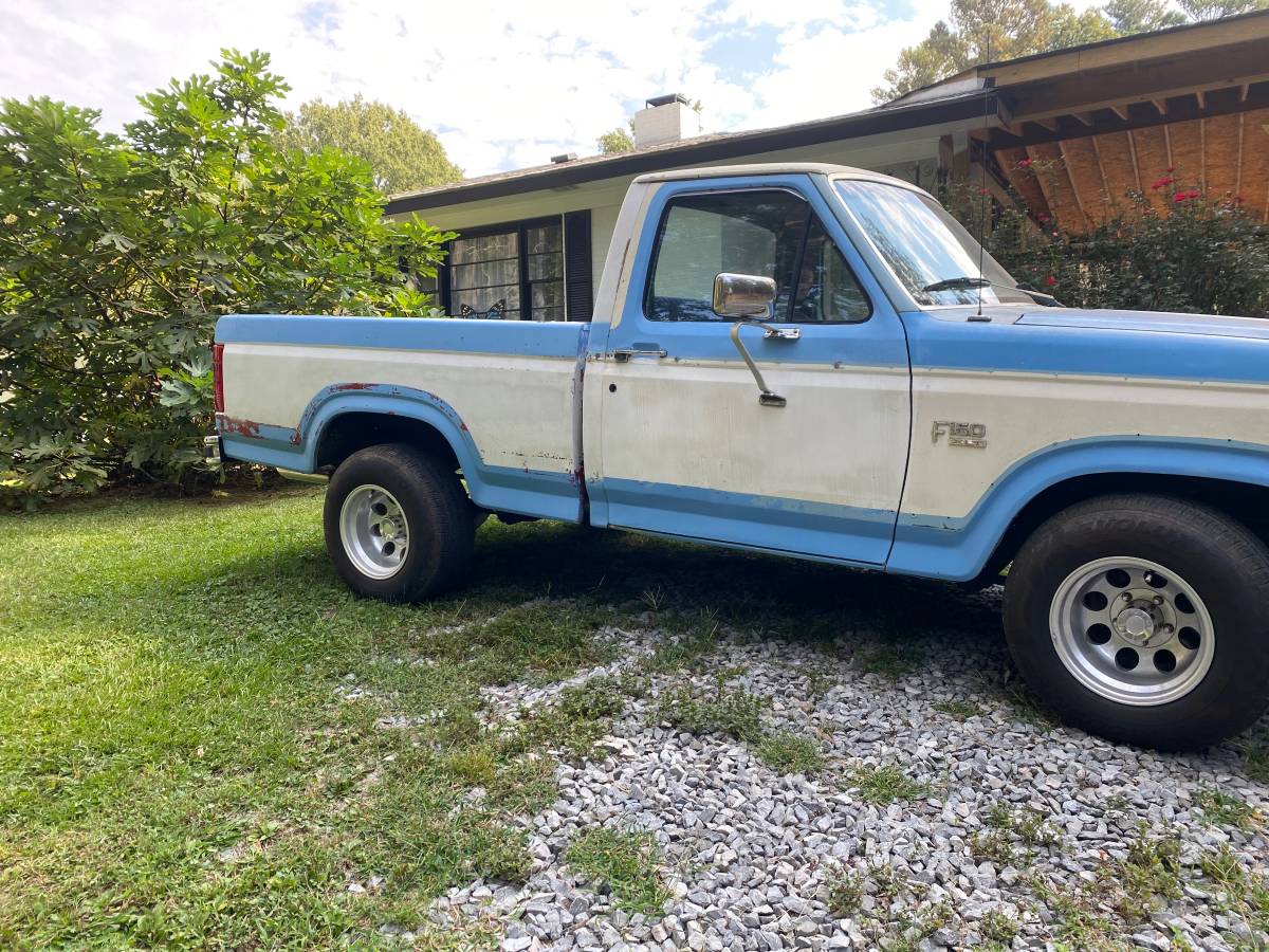 Ford-f-150-1984-white-1