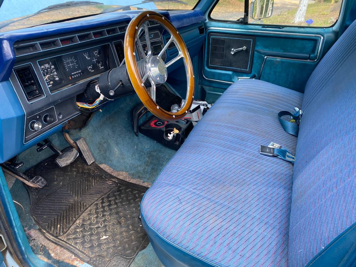Ford-f-150-1984-white-3