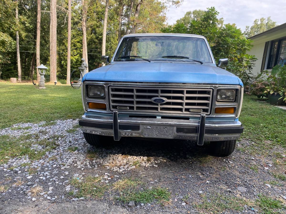 Ford-f-150-1984-white-6