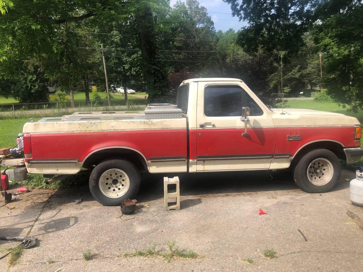 Ford-f-150-lariat-1987-custom-1