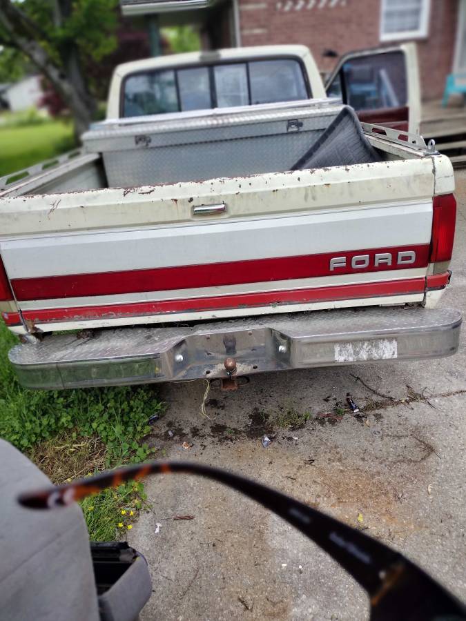 Ford-f-150-lariat-1987-custom-5