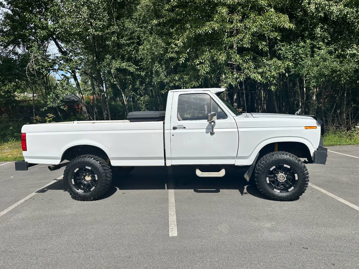 Ford-f-250-1980-white-1