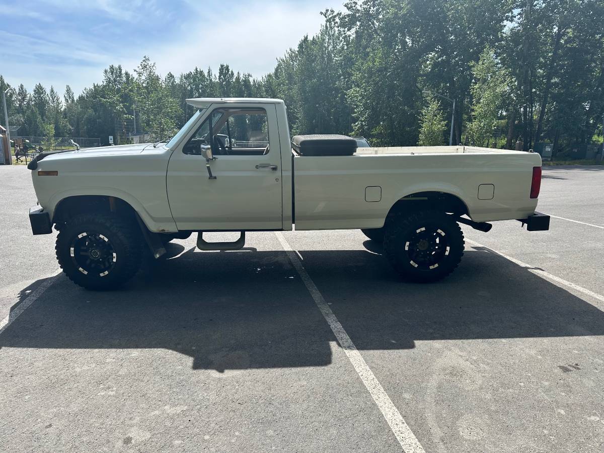 Ford-f-250-1980-white-7