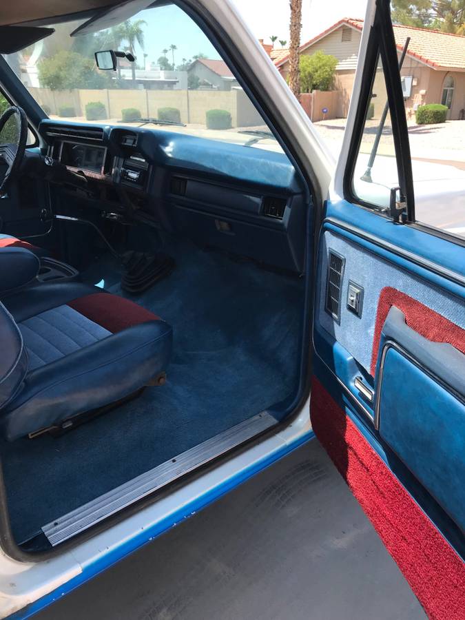 Ford-f-250-1985-custom-7