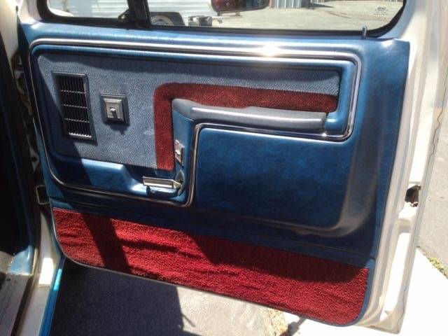 Ford-f-250-1985-custom-8