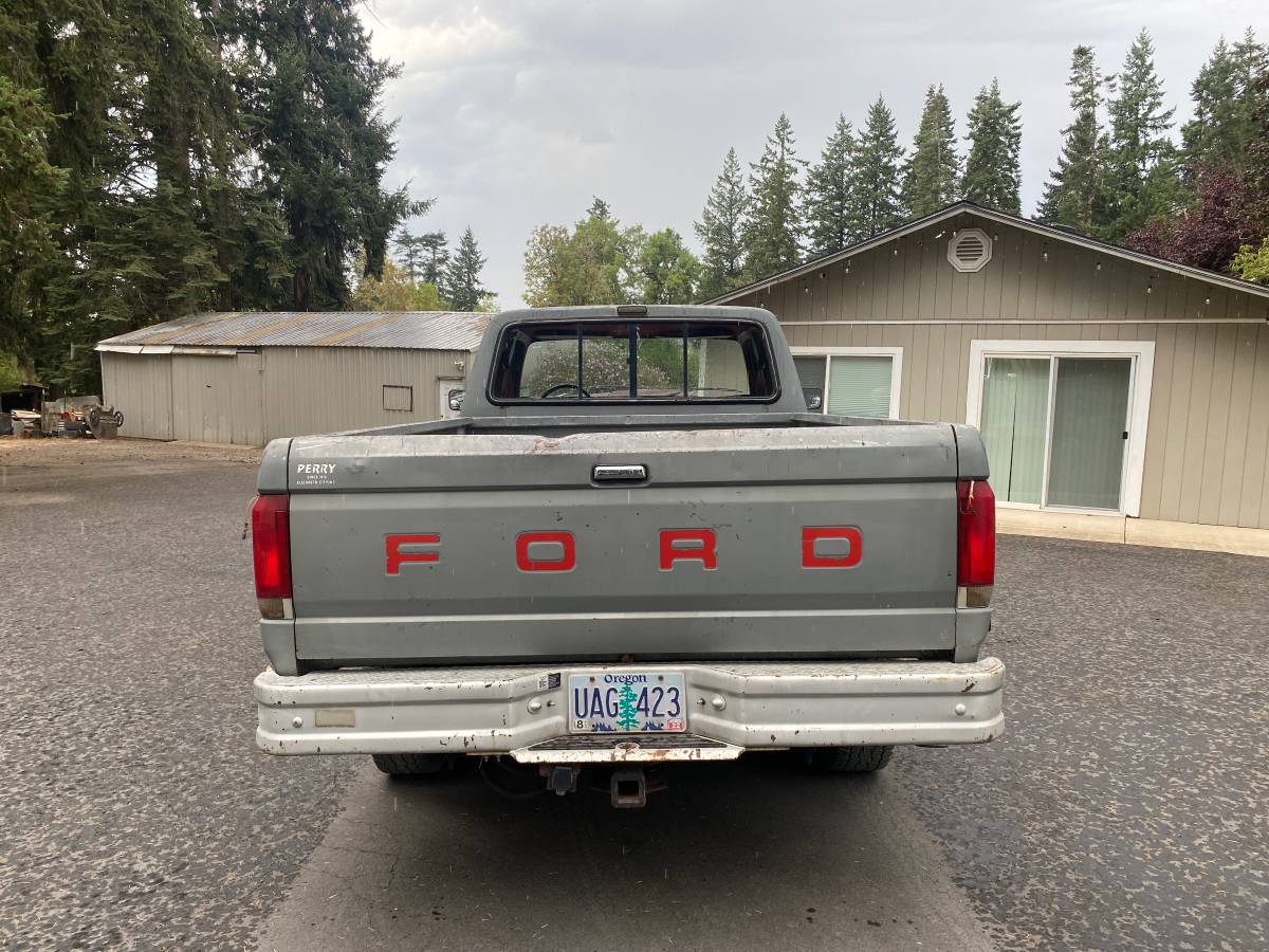 Ford-f-250-1987-grey-3