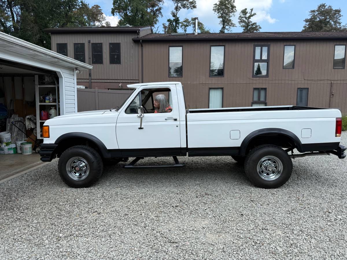Ford-f-250-1987-white