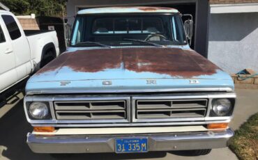 Ford-f-250-camper-special-1972-blue