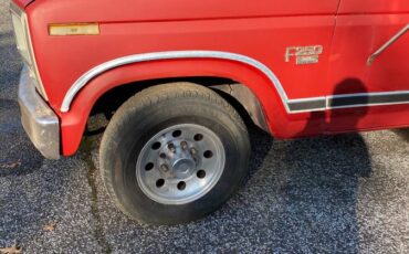 Ford-f-250-diesel-1982-red