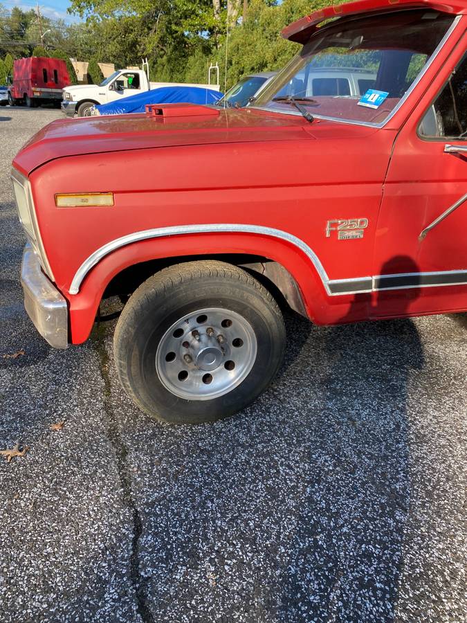 Ford-f-250-diesel-1982-red