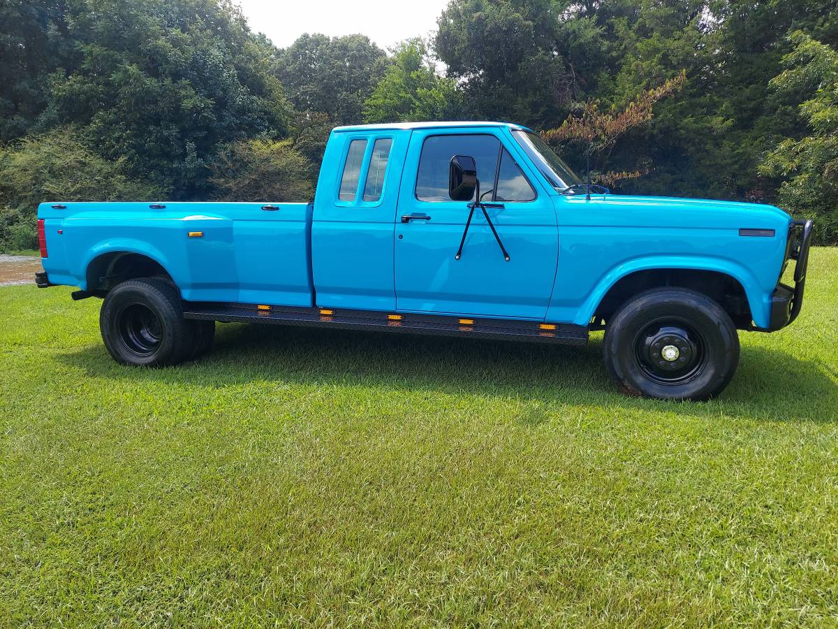 Ford-f-250-diesel-1984-blue-1