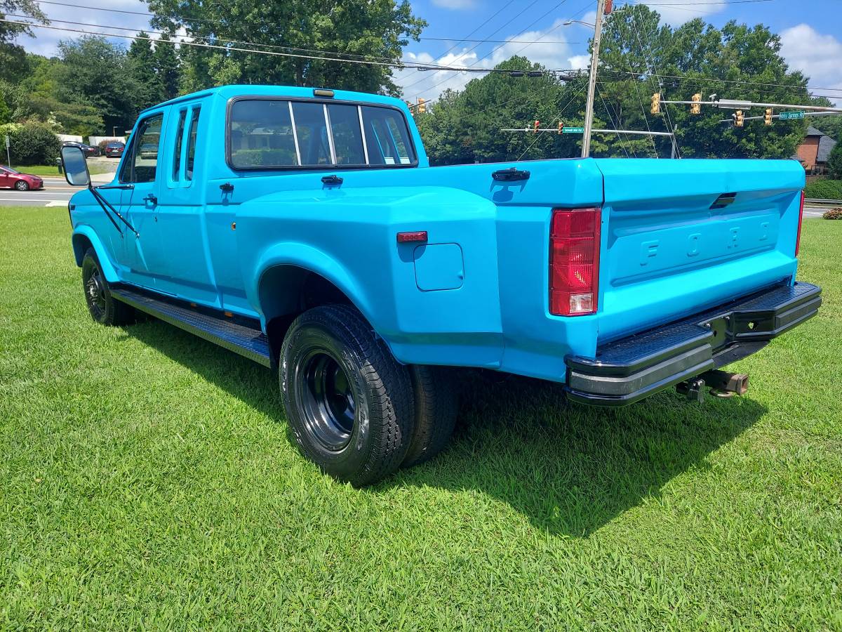 Ford-f-250-diesel-1984-blue-10