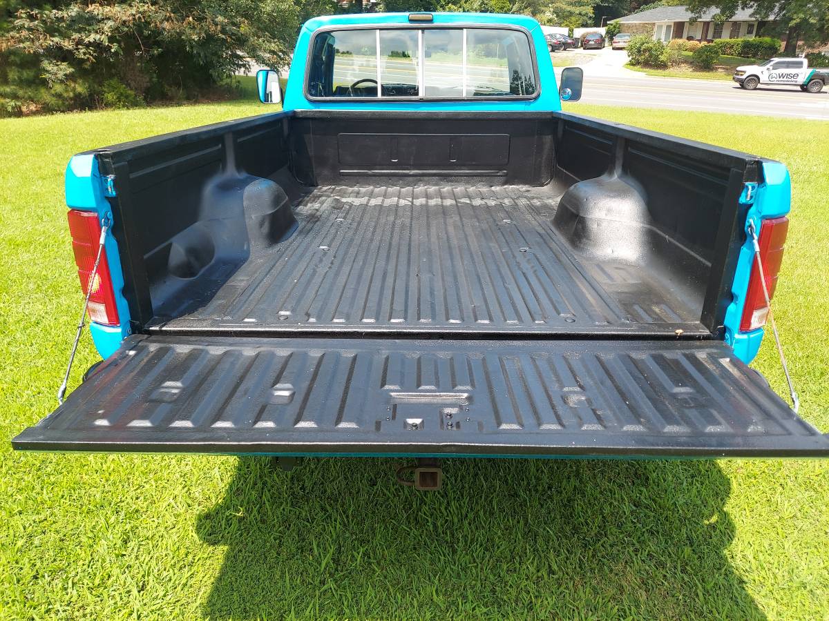 Ford-f-250-diesel-1984-blue-11