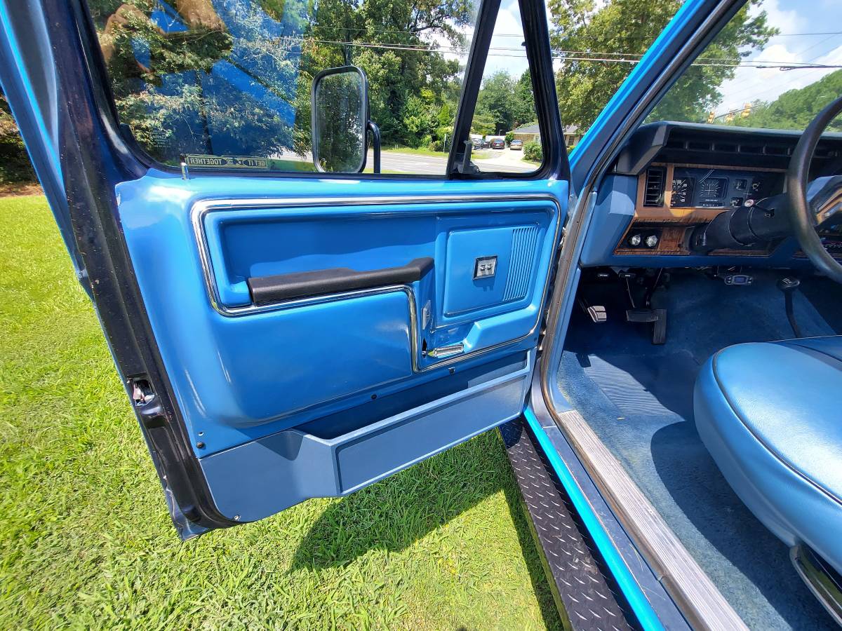 Ford-f-250-diesel-1984-blue-17