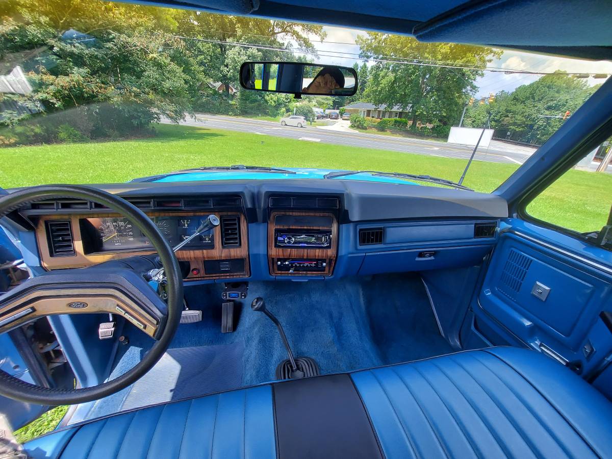 Ford-f-250-diesel-1984-blue-35