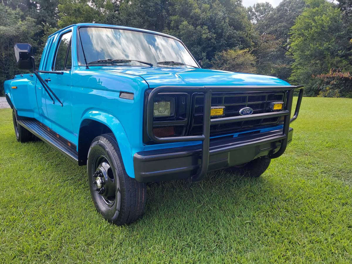 Ford-f-250-diesel-1984-blue