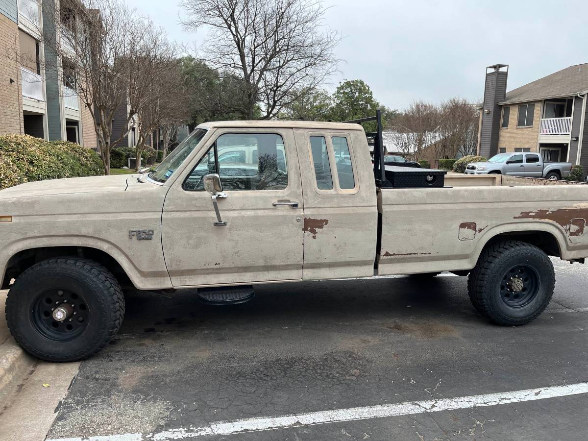 Ford-f-250-diesel-1985-custom-3
