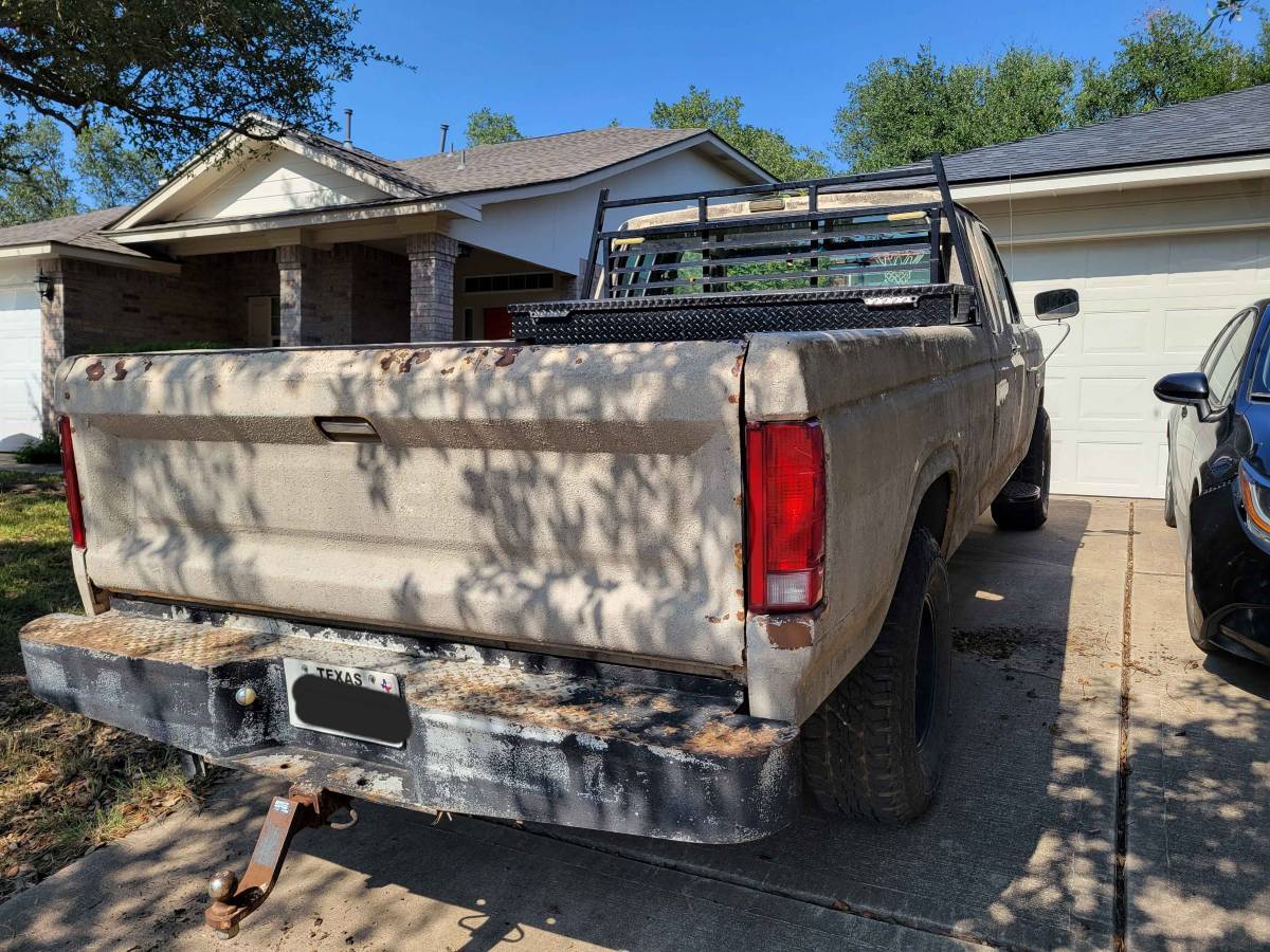 Ford-f-250-diesel-1985-custom-4