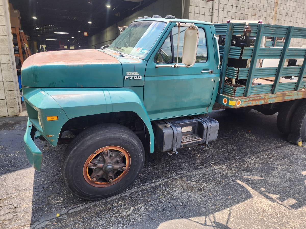 Ford-f-700-1987-4