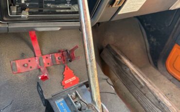 Ford-f-700-1989-orange-1