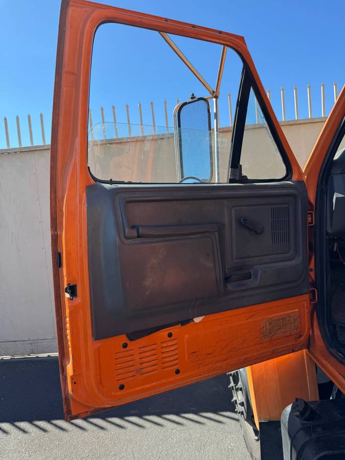 Ford-f-700-1989-orange-18