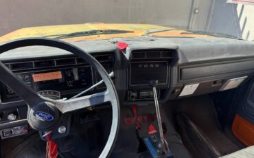 Ford-f-700-1989-orange-19