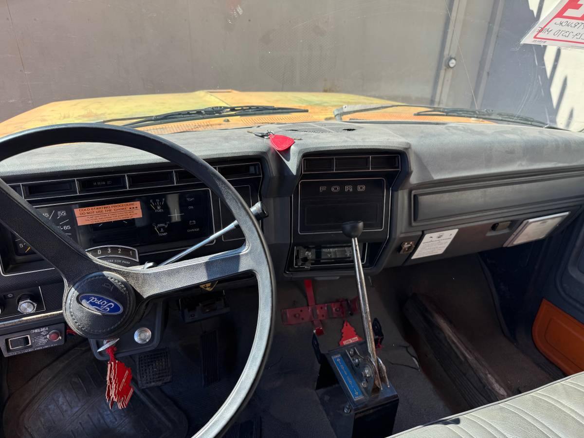 Ford-f-700-1989-orange-19