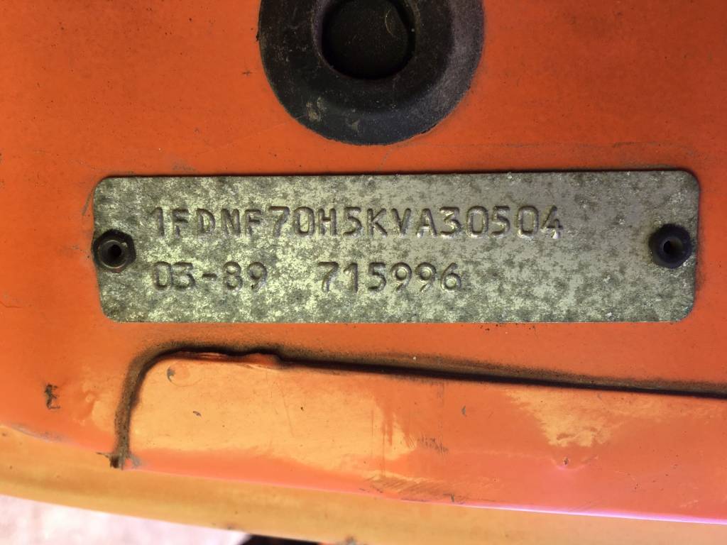 Ford-f-700-1989-orange-21