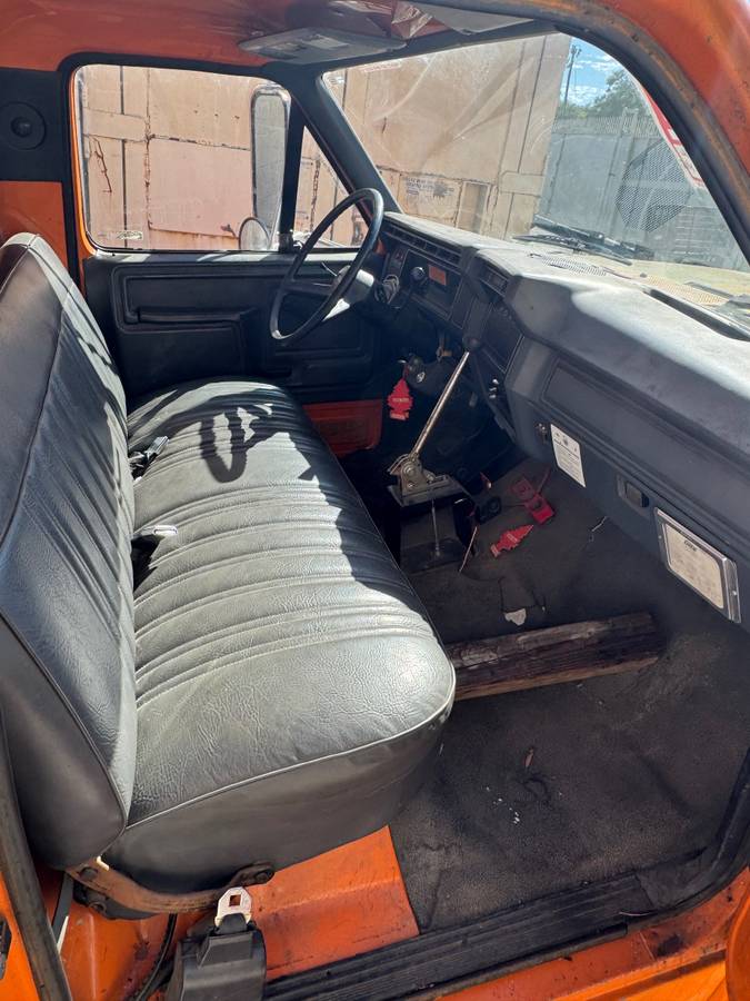 Ford-f-700-1989-orange-23