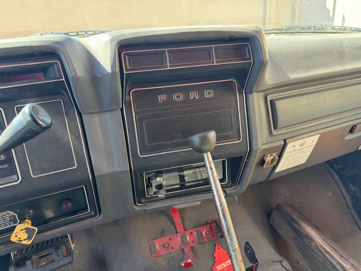 Ford-f-700-1989-orange-4