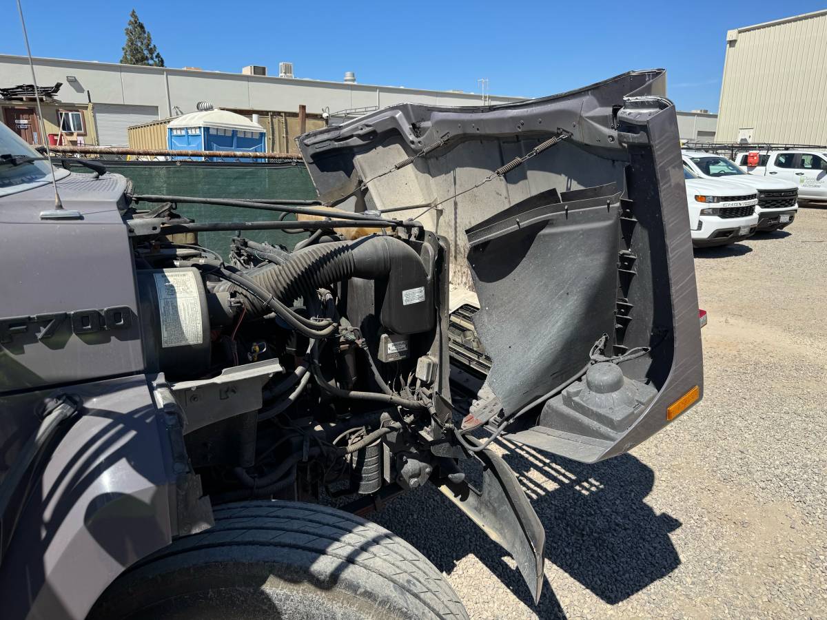 Ford-f-700-1991-grey-6