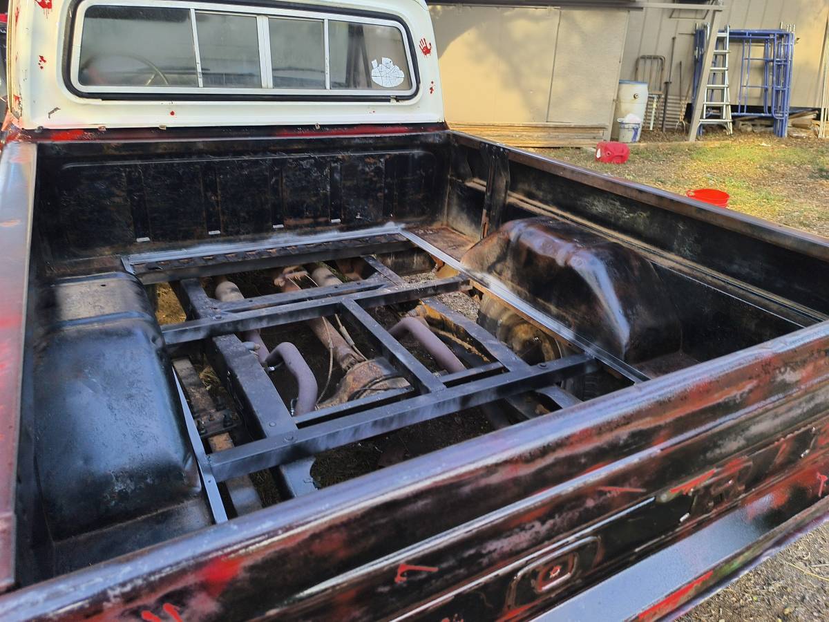 Ford-f100-1967-custom-17