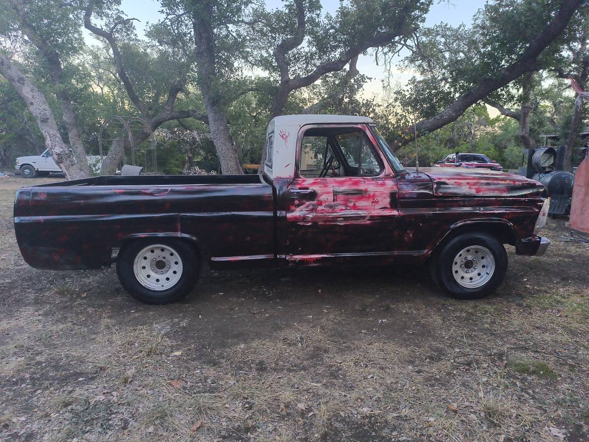 Ford-f100-1967-custom-2