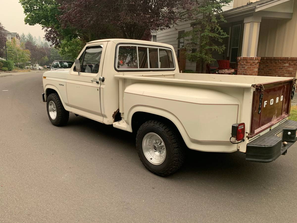 Ford-f100-custom-1980-white-1