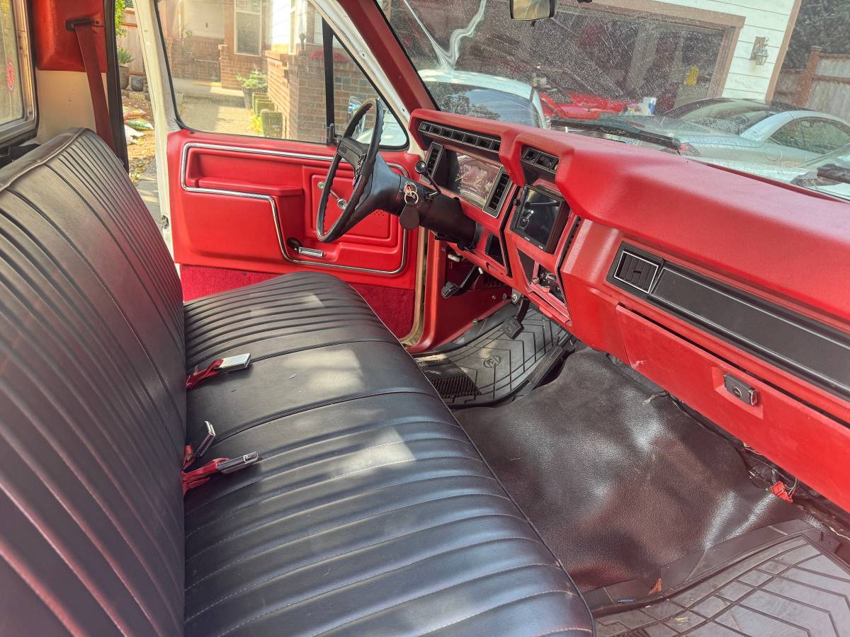 Ford-f100-custom-1980-white-12