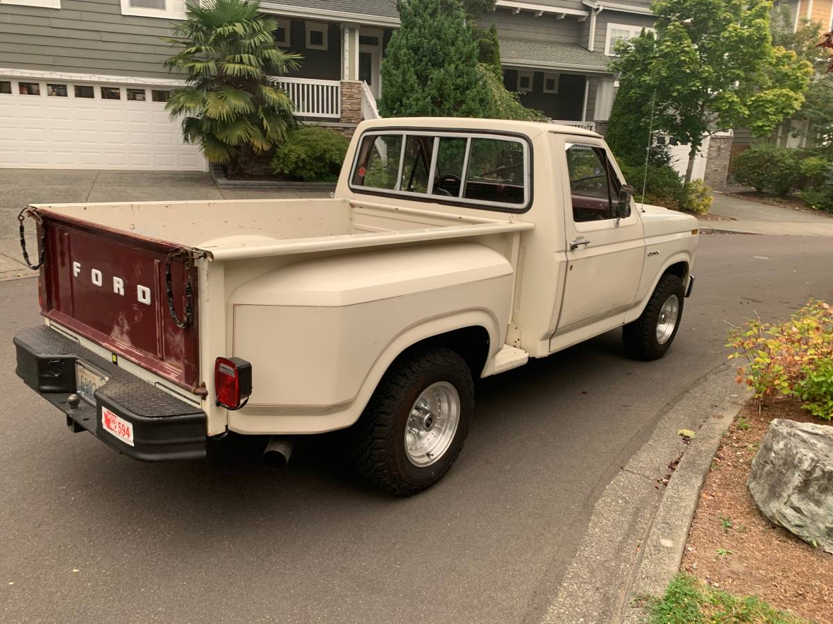 Ford-f100-custom-1980-white-2
