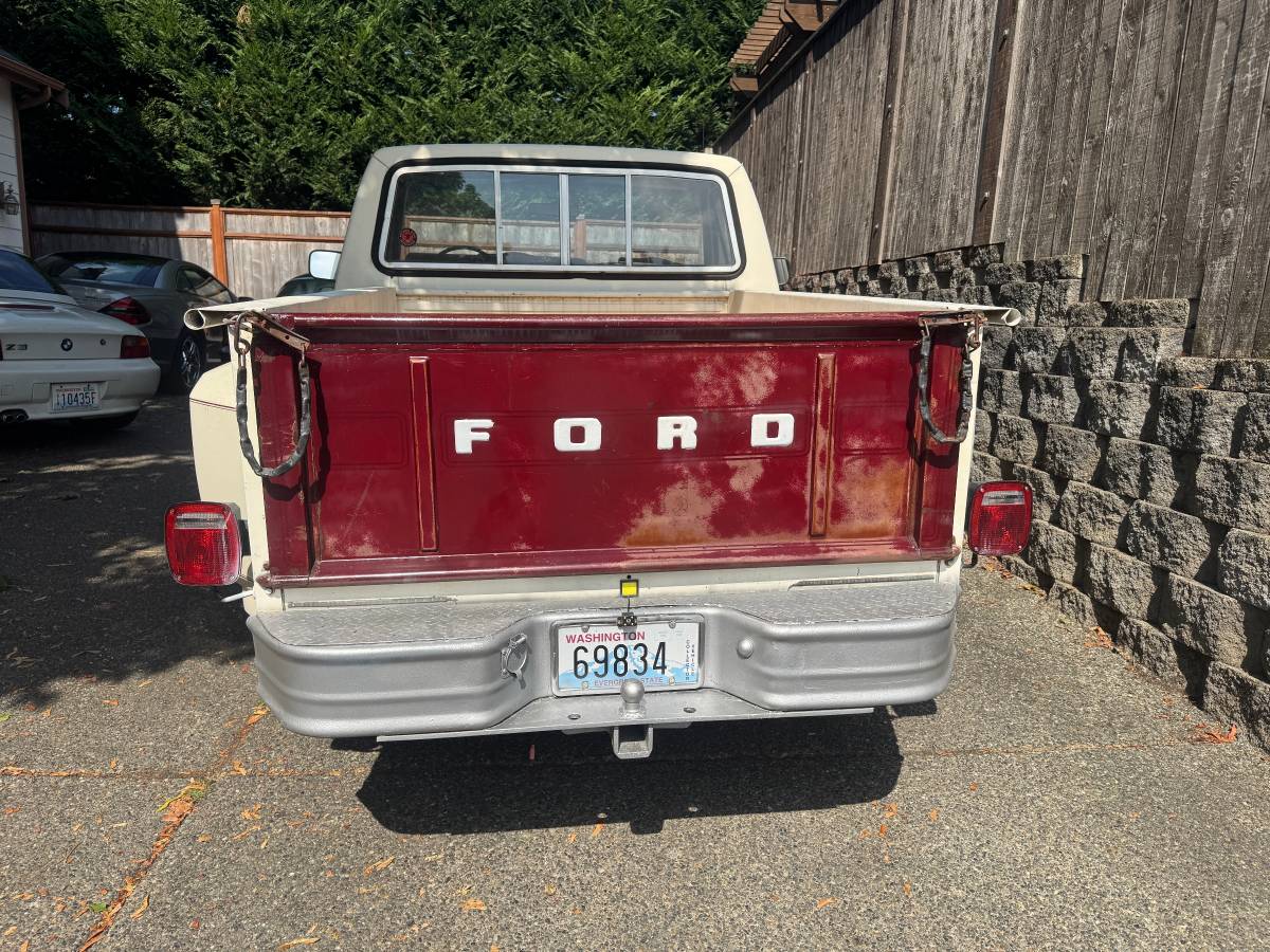 Ford-f100-custom-1980-white-9
